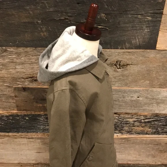 Volcom Boy’s Lightweight Full Front Zip CLosure - Picture 4 of 8